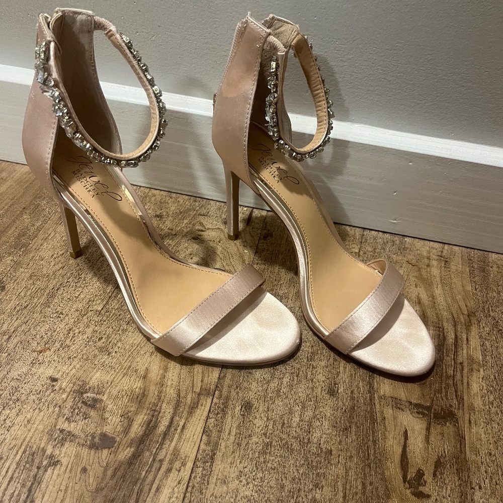 Jewel by Badgley Mischa heels size 7